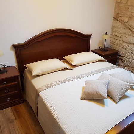 Antique Apartment Arsenale Rovinj Exterior photo