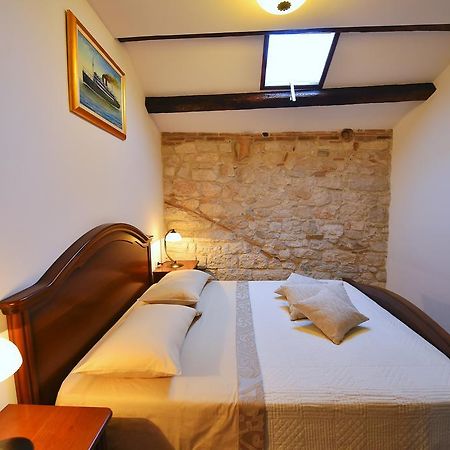 Antique Apartment Arsenale Rovinj Exterior photo