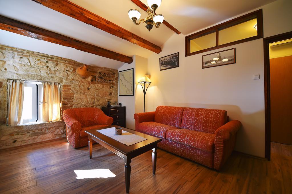 Antique Apartment Arsenale Rovinj Exterior photo