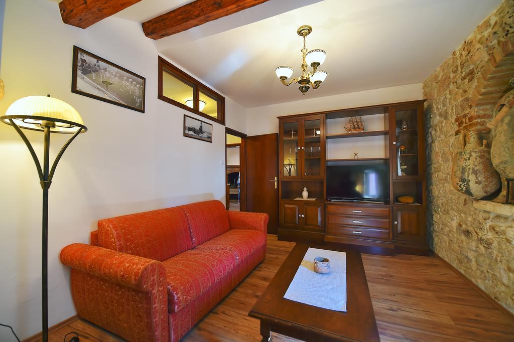 Antique Apartment Arsenale Rovinj Exterior photo