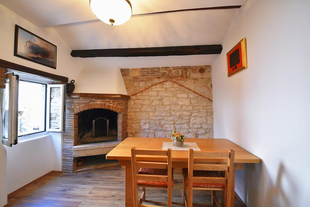 Antique Apartment Arsenale Rovinj Exterior photo