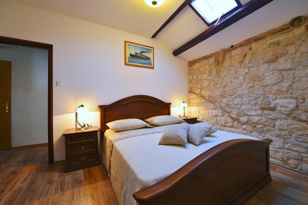 Antique Apartment Arsenale Rovinj Exterior photo