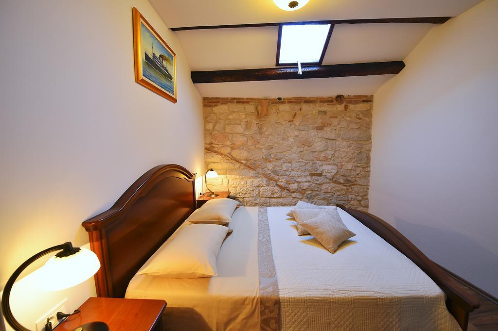 Antique Apartment Arsenale Rovinj Exterior photo
